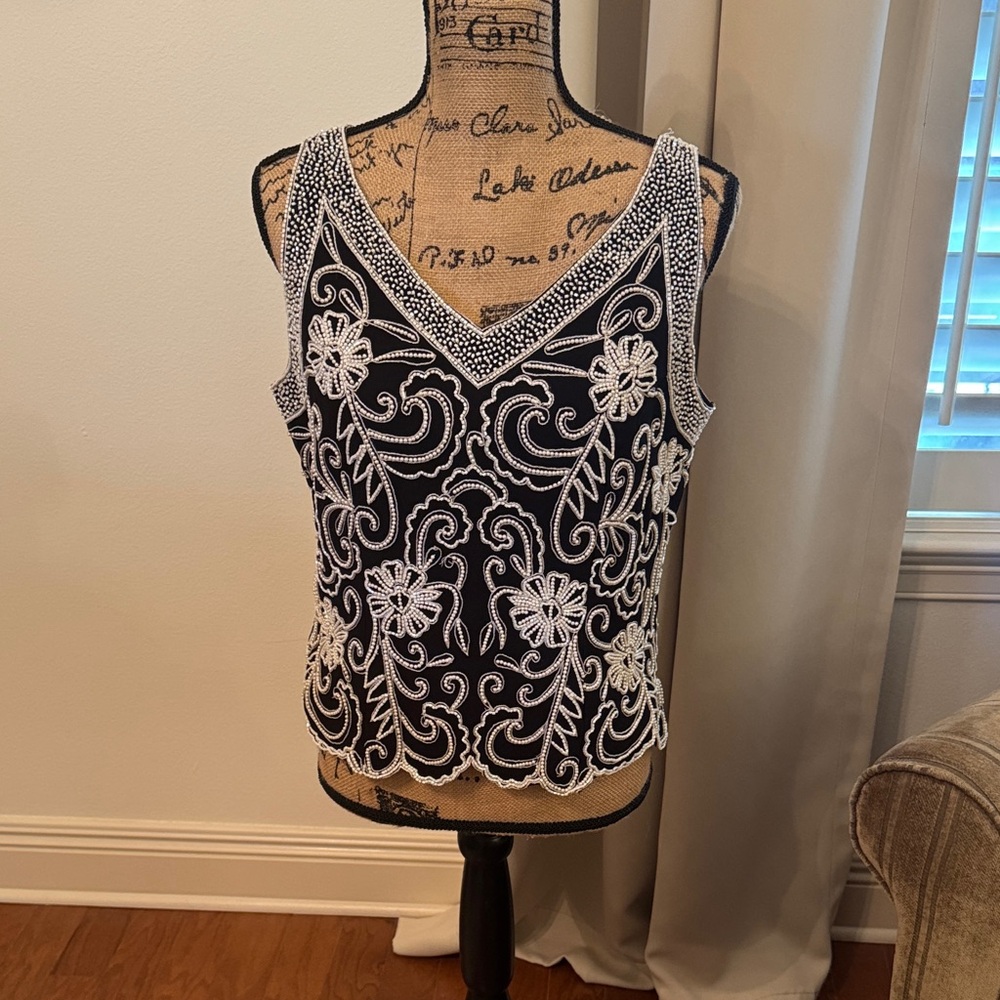 JKARA XL Formal Black and White Beaded Top V Neck Scalloped Bottom